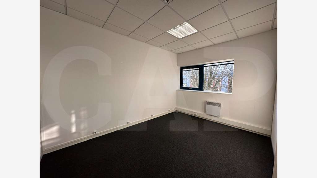 A louer bail précaire bureaux 152m² à St-Grégoire 