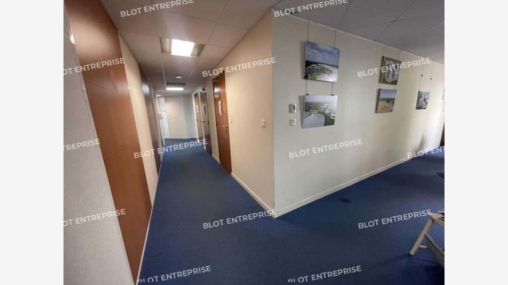 A louer bureaux 370m² R+1 à Saint-Grégoire