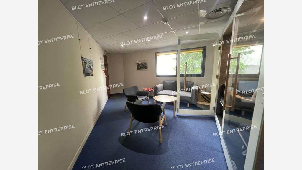 A louer bureaux 370m² R+1 à Saint-Grégoire