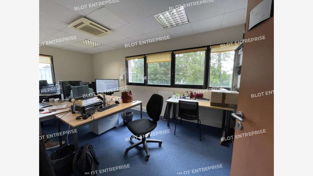 A louer bureaux 370m² R+1 à Saint-Grégoire