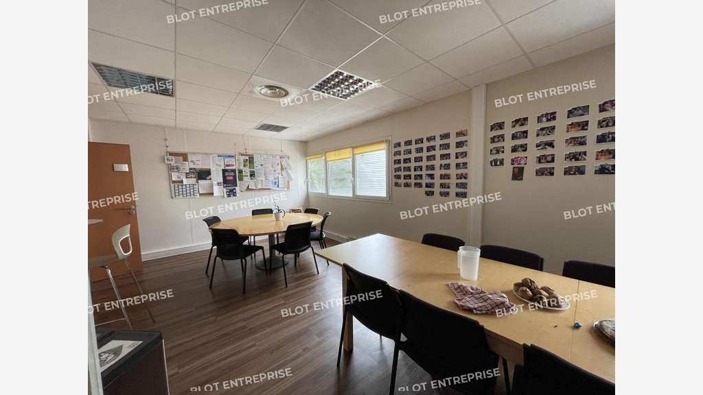 A louer bureaux 370m² R+1 à Saint-Grégoire