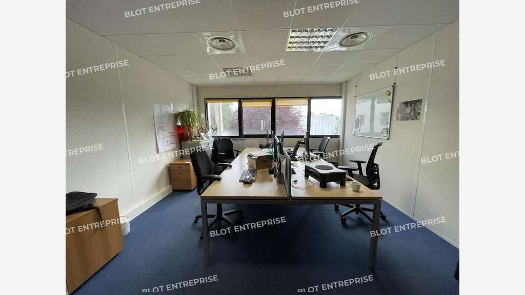 A louer bureaux 370m² R+1 à Saint-Grégoire