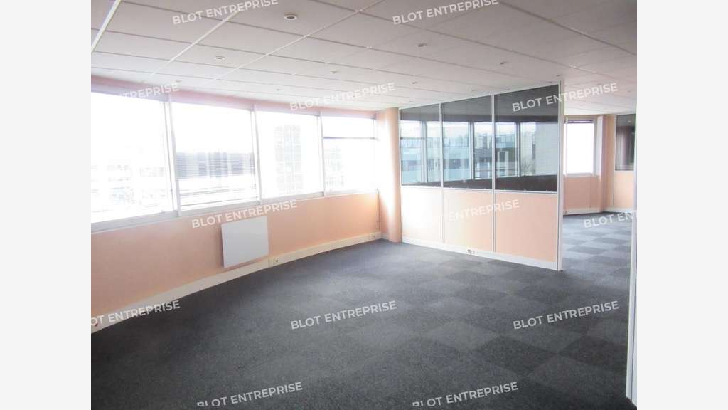 A louer bureaux 337m² R+1 à Rennes Nord