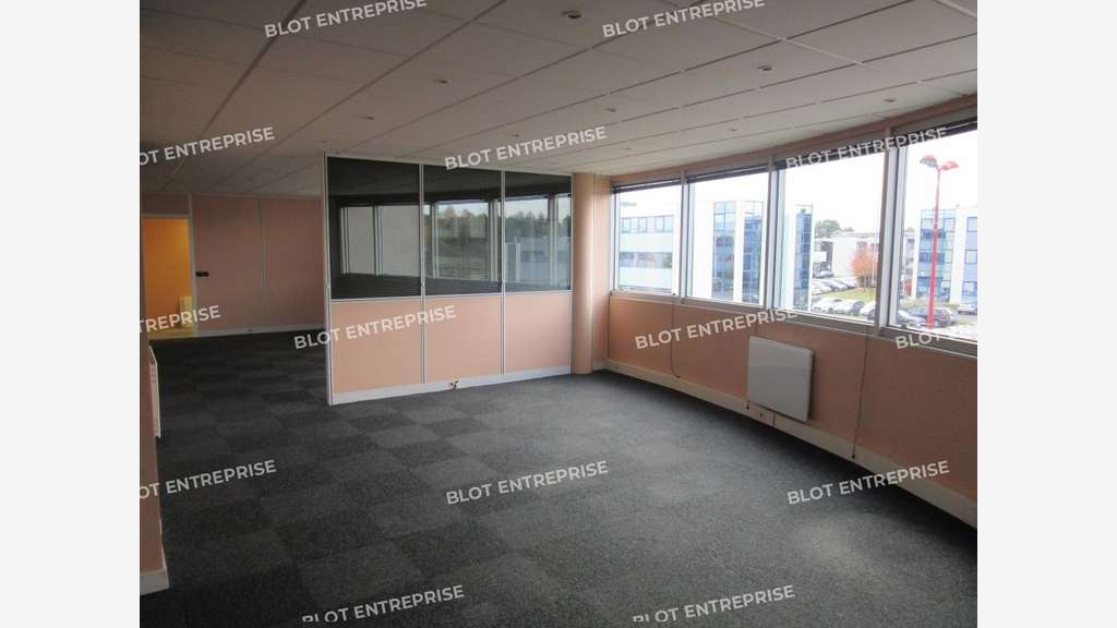 A louer bureaux 337m² R+1 à Rennes Nord