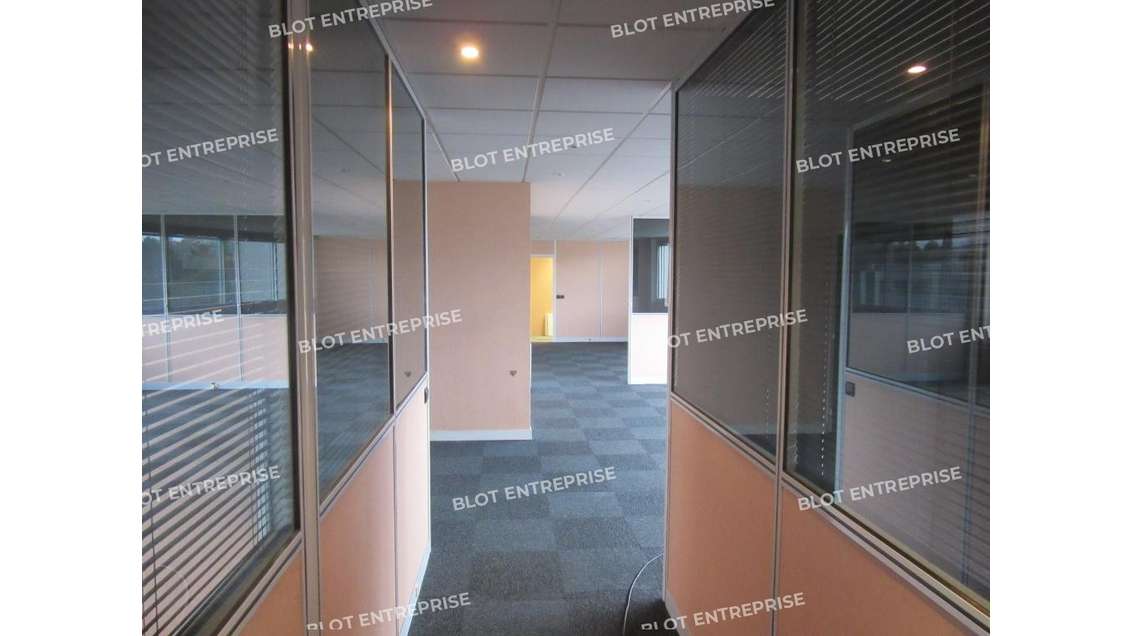 A louer bureaux 337m² R+1 à Rennes Nord
