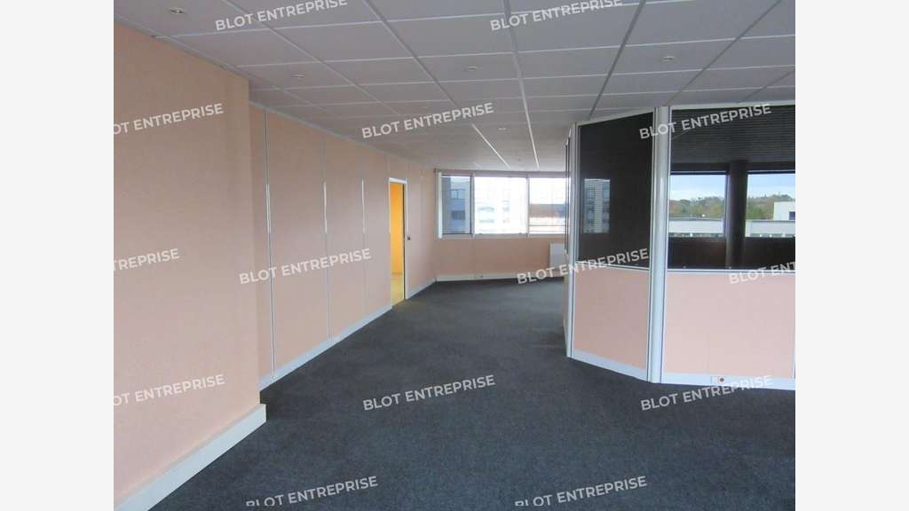 A louer bureaux 337m² R+1 à Rennes Nord