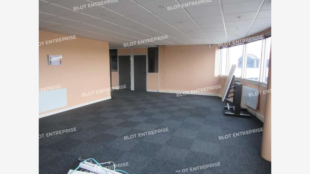 A louer bureaux 337m² R+1 à Rennes Nord