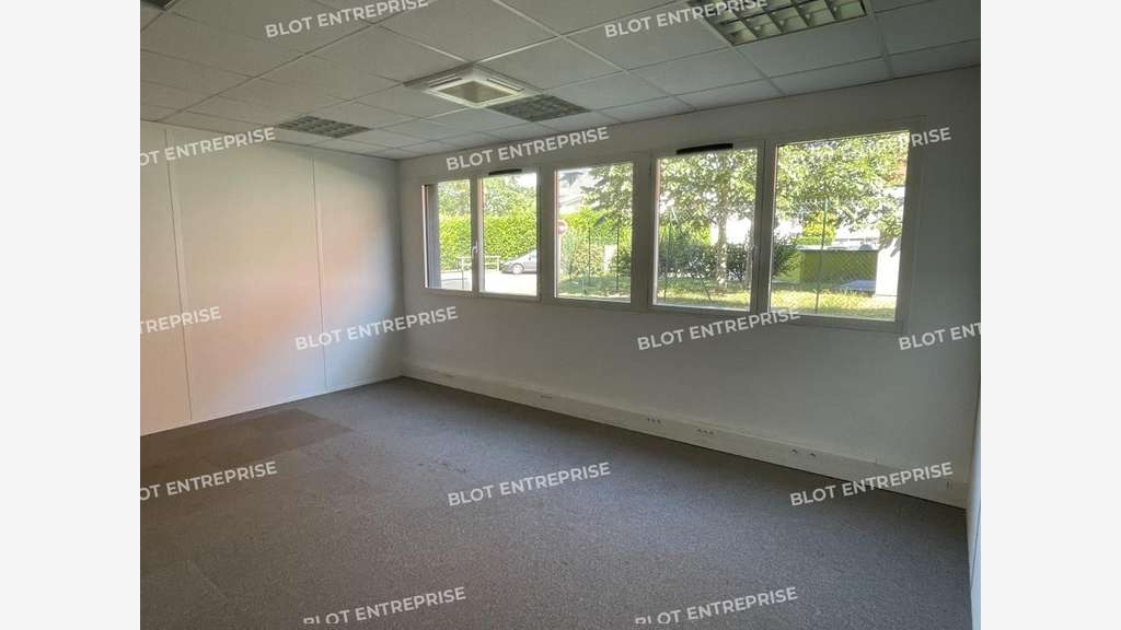 A louer bureaux 200m² RDC à Rennes Nord