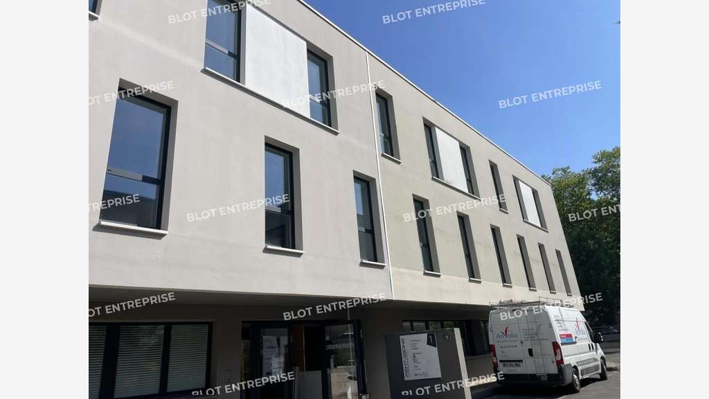 A louer bureaux 279m² R+1 à Rennes Nord
