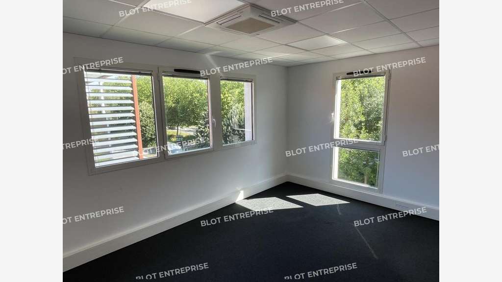 A louer bureaux 279m² R+1 à Rennes Nord