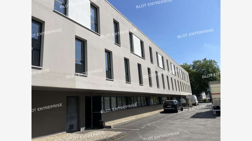 A louer bureaux 279m² R+1 à Rennes Nord