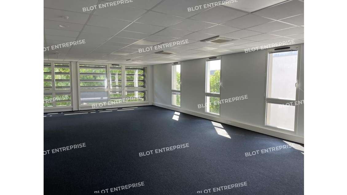A louer bureaux 1005m² à Rennes Nord