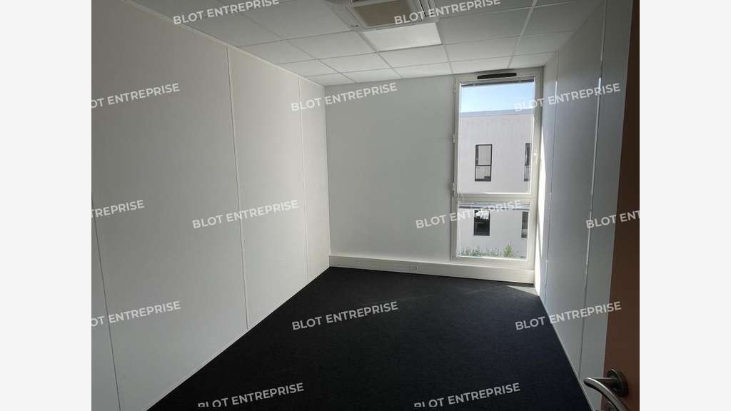 A louer bureaux 1005m² à Rennes Nord