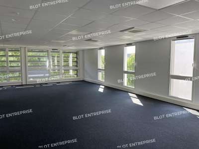 A louer bureaux 1005m² à Rennes Nord