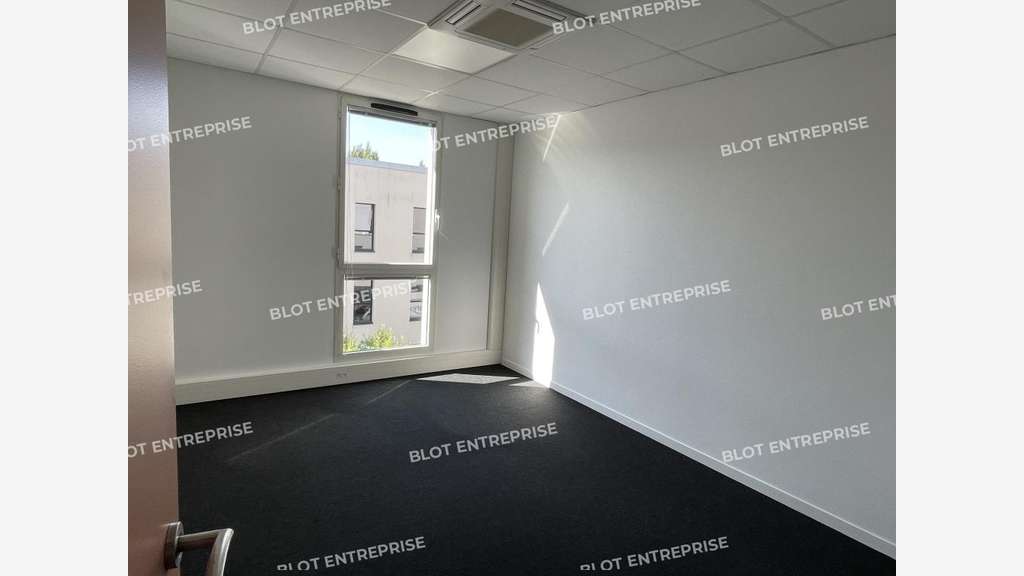 A louer bureaux 1005m² à Rennes Nord
