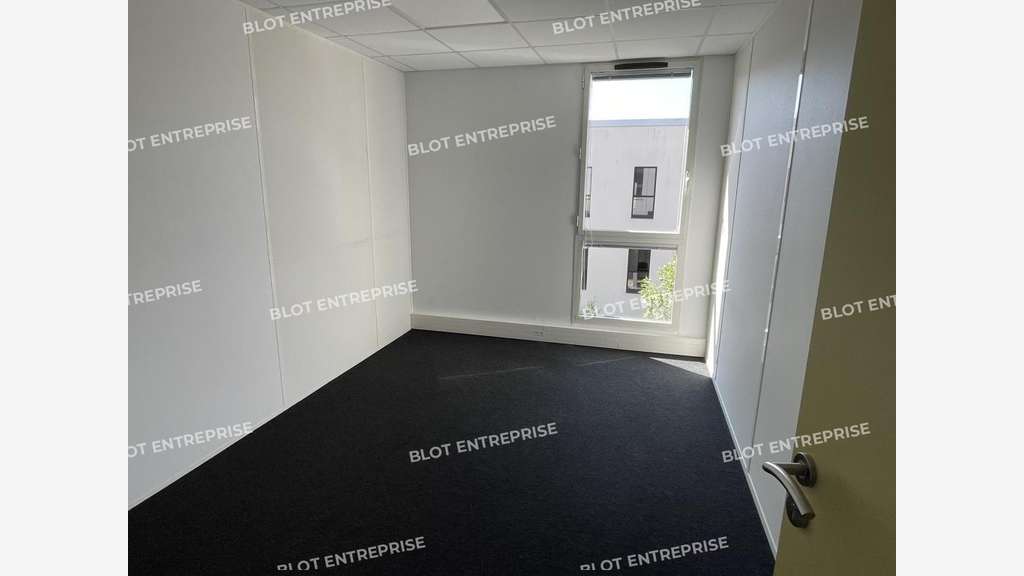 A louer bureaux 1005m² à Rennes Nord