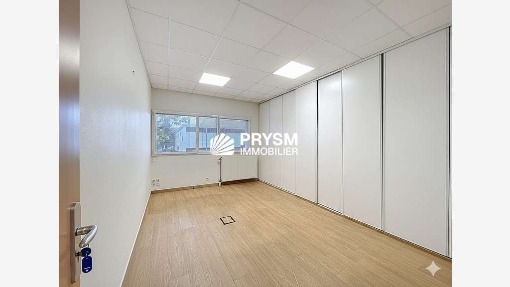 Bureaux traversants 119m² à louer à Saint-Grégoire