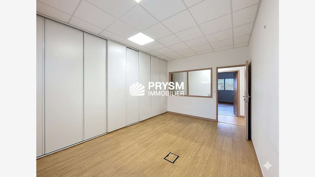 Bureaux traversants 119m² à louer à Saint-Grégoire