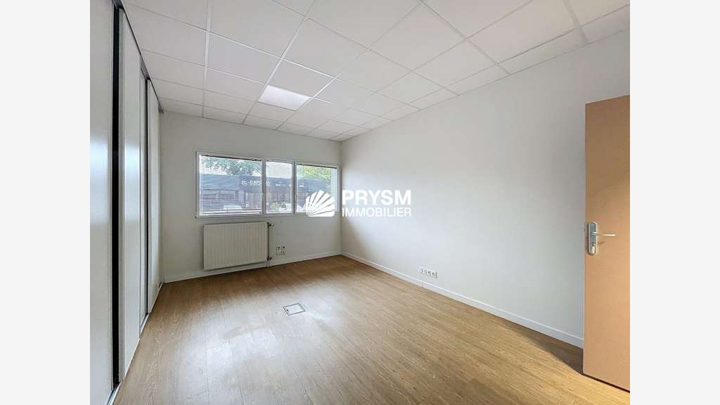 Bureaux traversants 119m² à louer à Saint-Grégoire