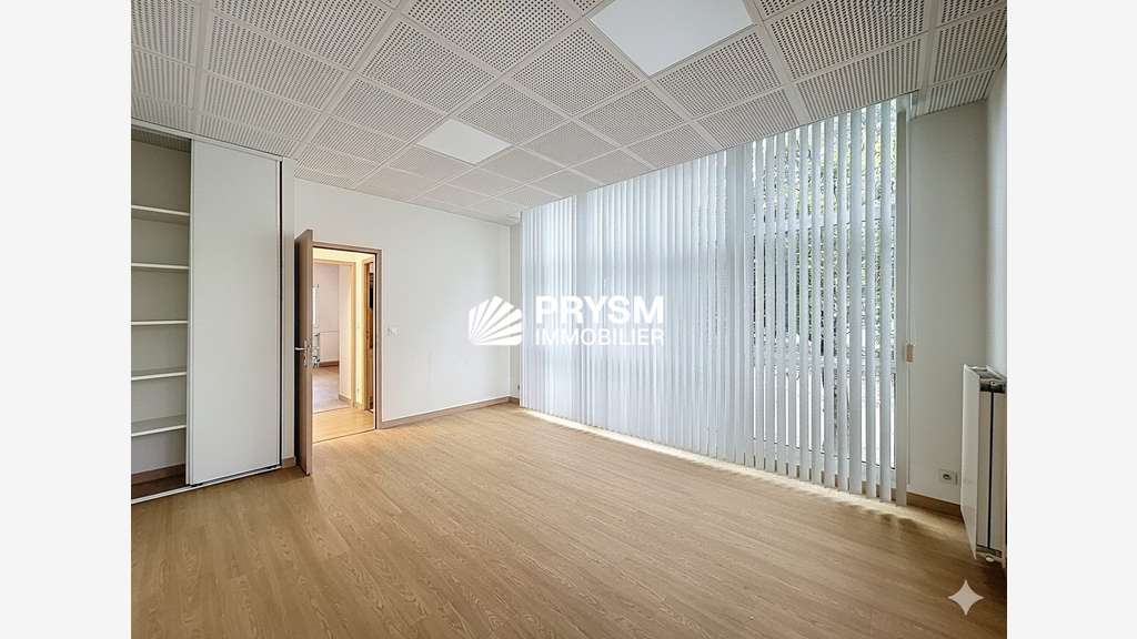 Bureaux traversants 119m² à louer à Saint-Grégoire