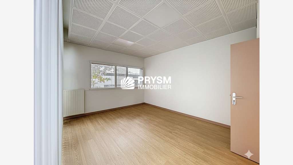 Bureaux traversants 119m² à louer à Saint-Grégoire