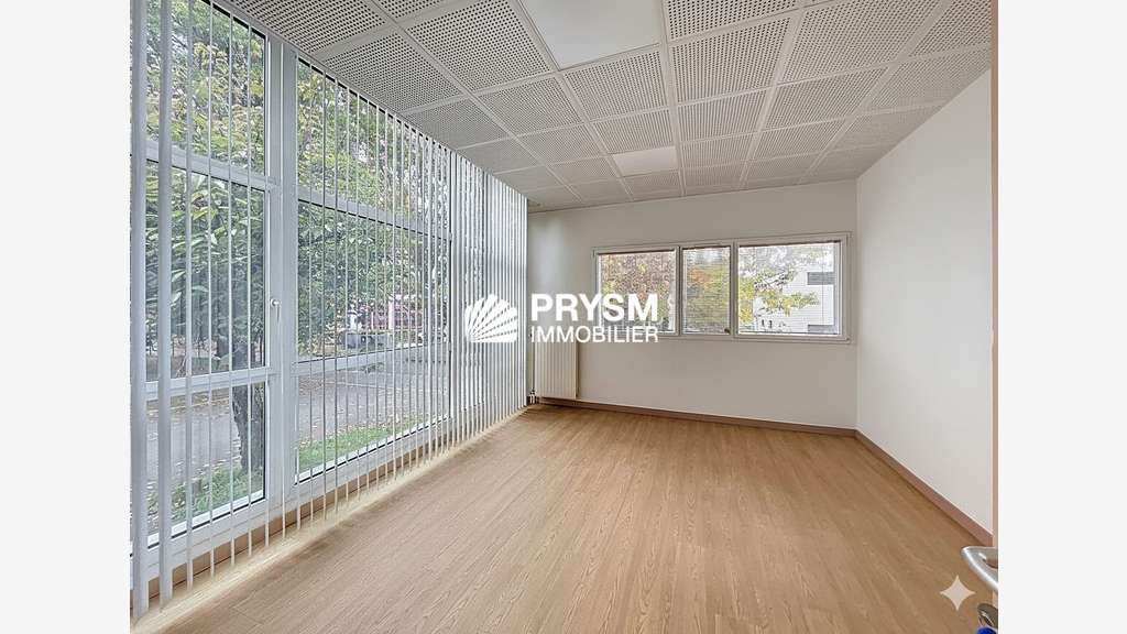 Bureaux traversants 119m² à louer à Saint-Grégoire
