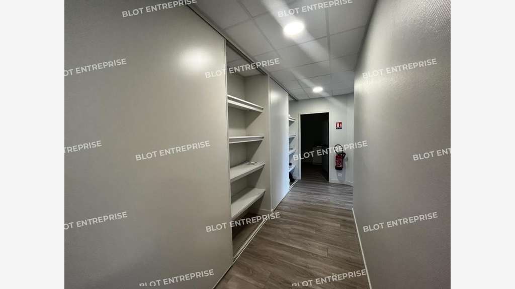 A louer bureaux 87m² accès rocade à Saint-Grégoire