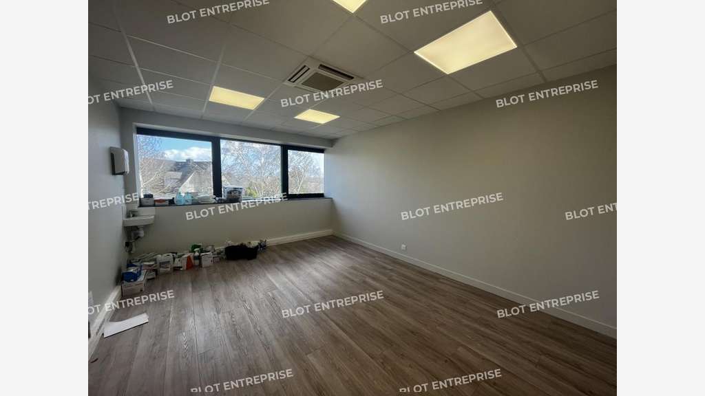 A louer bureaux 87m² accès rocade à Saint-Grégoire