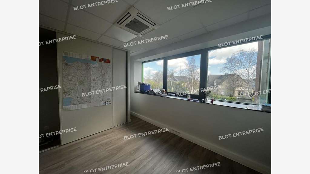 A louer bureaux 87m² accès rocade à Saint-Grégoire