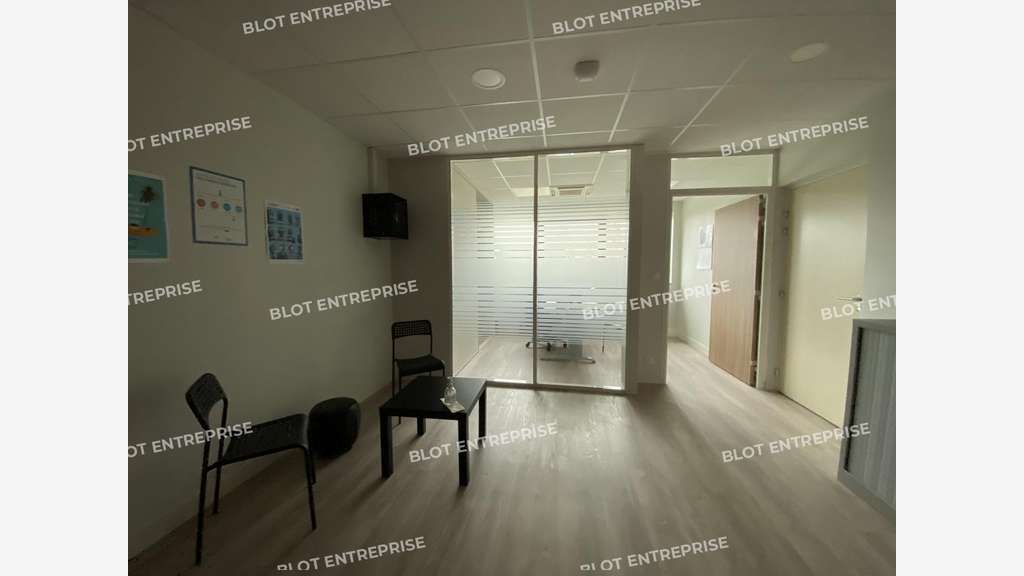 A louer bureaux 87m² accès rocade à Saint-Grégoire