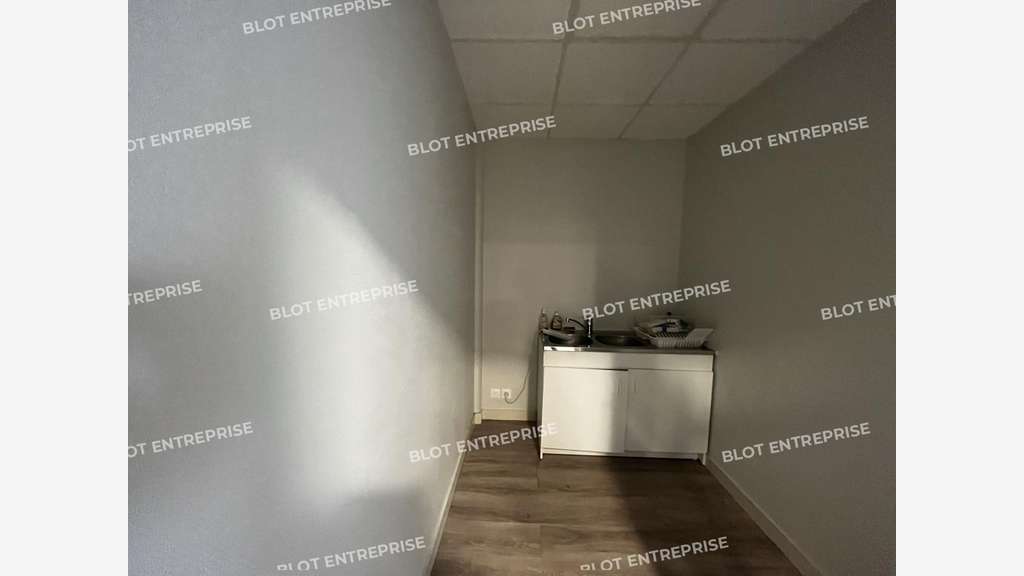 A louer bureaux 87m² accès rocade à Saint-Grégoire