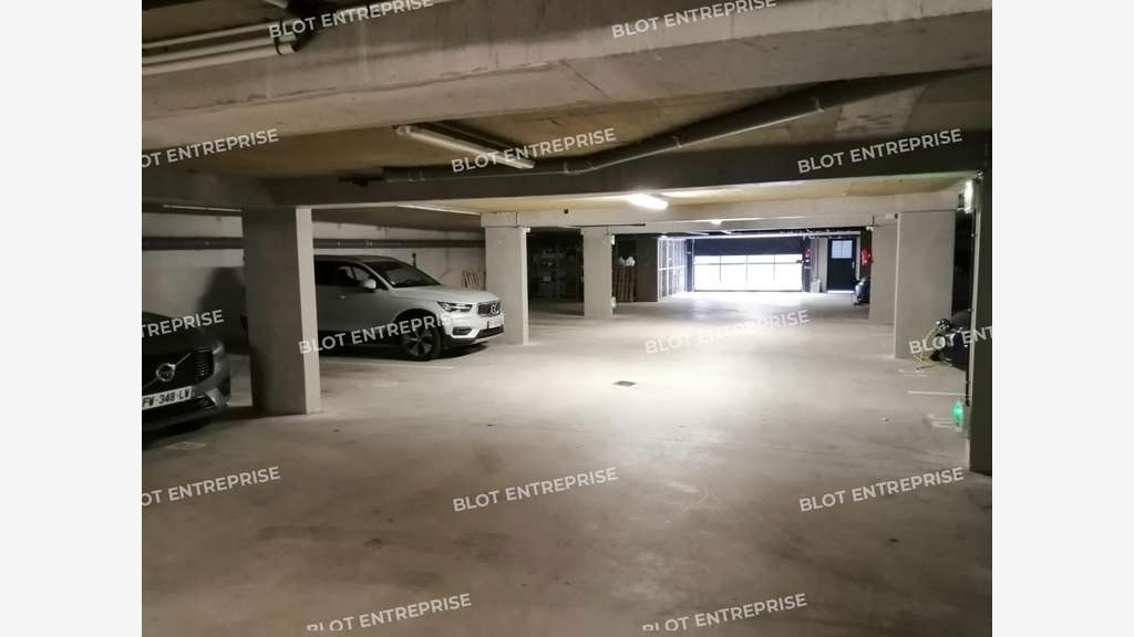 A LOUER - BUREAUX 2 142 m² - SAINT GREGOIRE