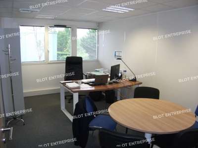 A LOUER - BUREAUX 221 m² - ST GREGOIRE