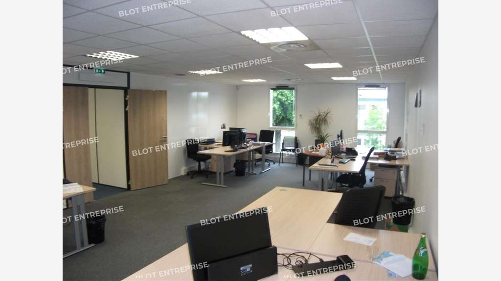 A LOUER - BUREAUX 200 m² - SAINT-GREGOIRE