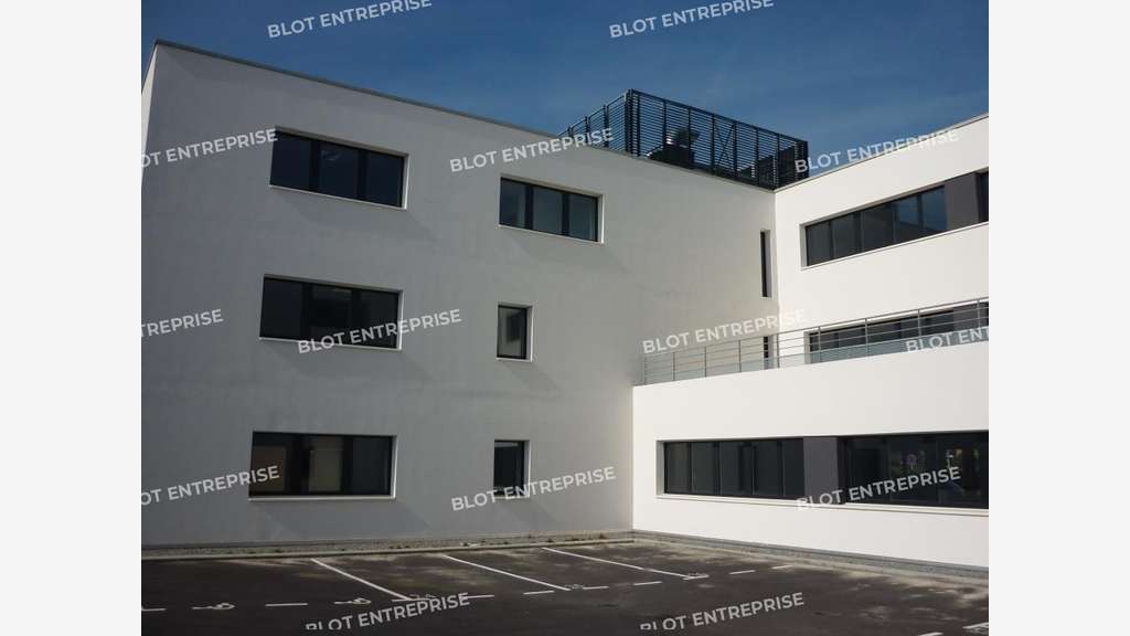 A LOUER - BUREAUX 200 m² - SAINT-GREGOIRE