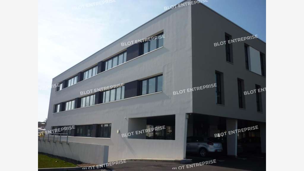 A LOUER - BUREAUX 200 m² - SAINT-GREGOIRE