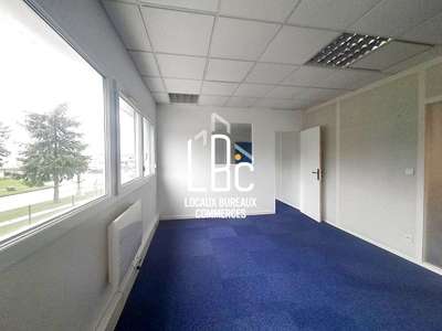 A louer bureaux 100m² PMR en R+1 à Saint-Herblain