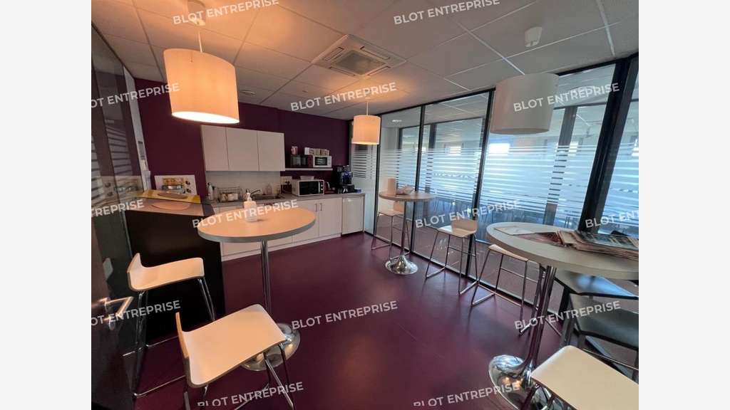 A louer bureaux 434m² ERP R+2 à Saint-Herblain