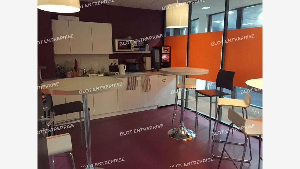 A louer bureaux 434m² ERP R+2 à Saint-Herblain