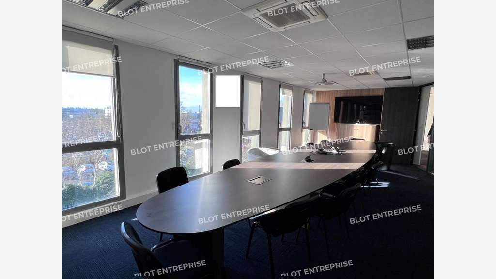 A louer bureaux 434m² ERP R+2 à Saint-Herblain