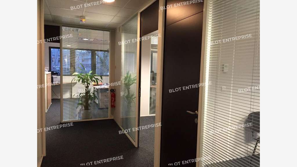 A louer bureaux 434m² ERP R+2 à Saint-Herblain