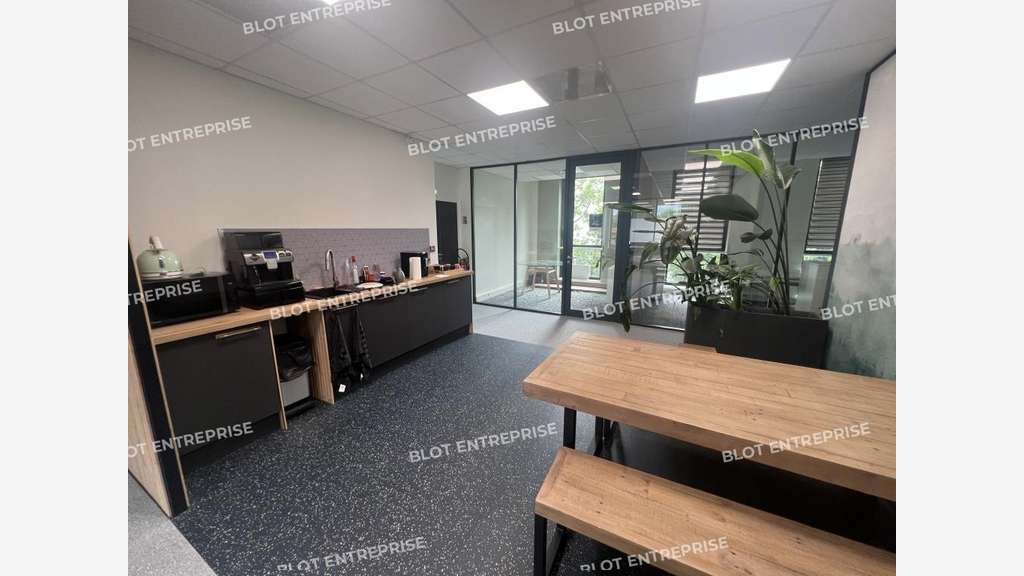 A louer bureaux 238m² à Saint Herblain