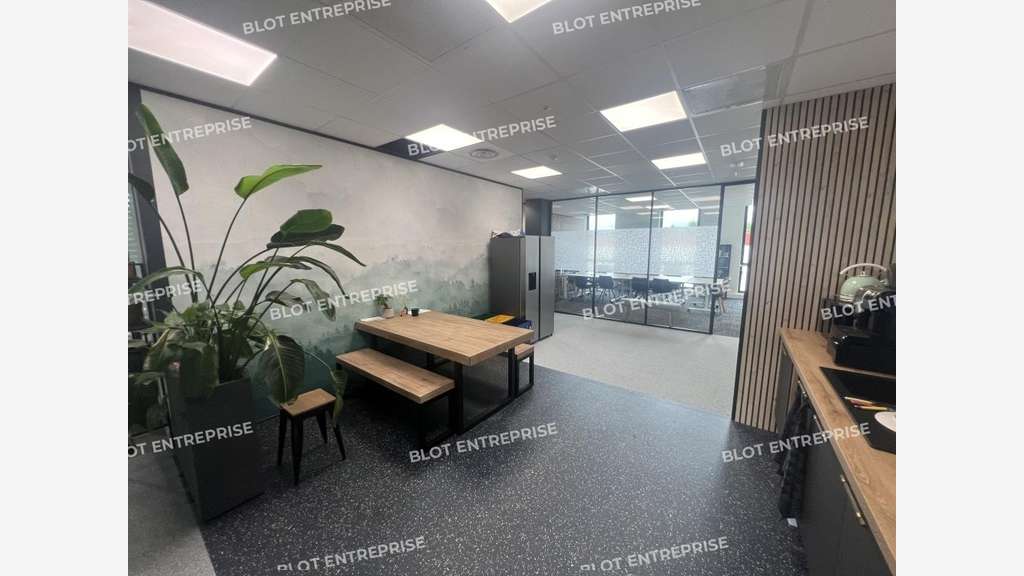 A louer bureaux 238m² à Saint Herblain