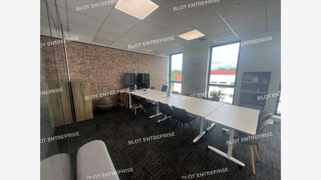 A louer bureaux 238m² à Saint Herblain