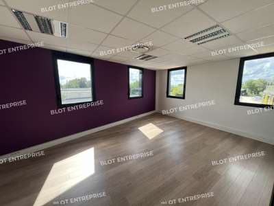AV bureaux 294m² à Saint-Herblain avec parkings