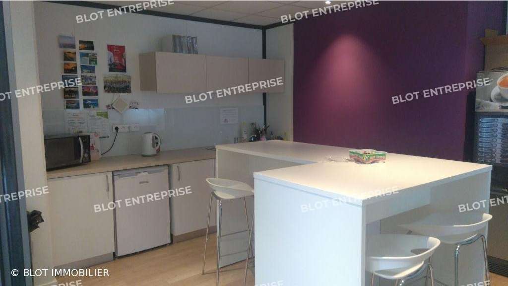 AV bureaux 294m² à Saint-Herblain avec parkings