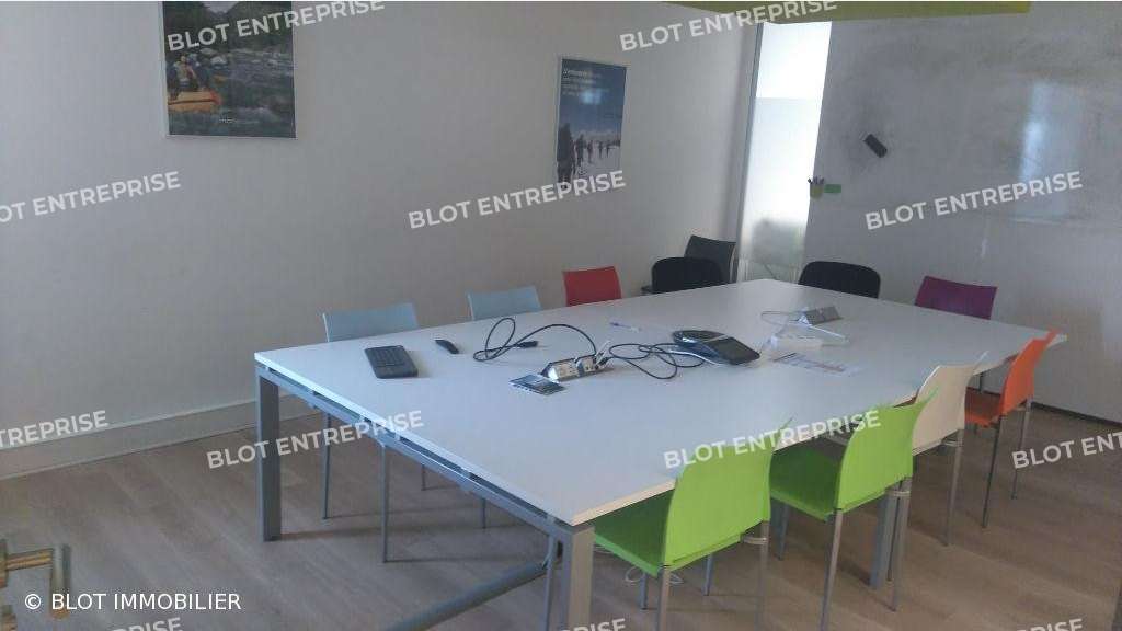 AV bureaux 294m² à Saint-Herblain avec parkings
