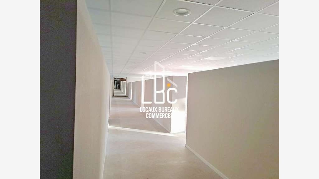 Loue bureaux 299m² au 1er étage à Saint Herblain