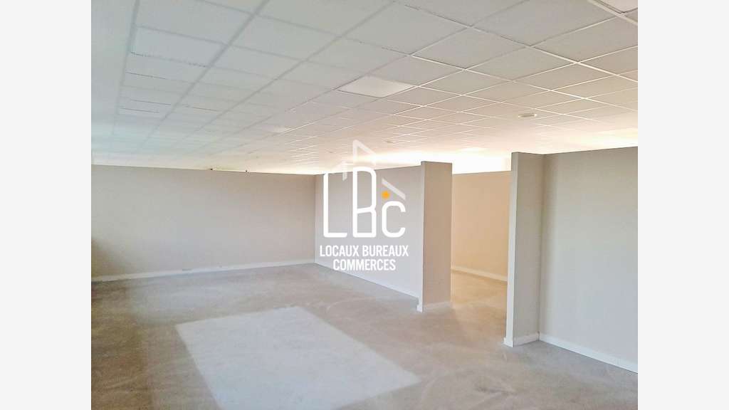 Loue bureaux 299m² au 1er étage à Saint Herblain