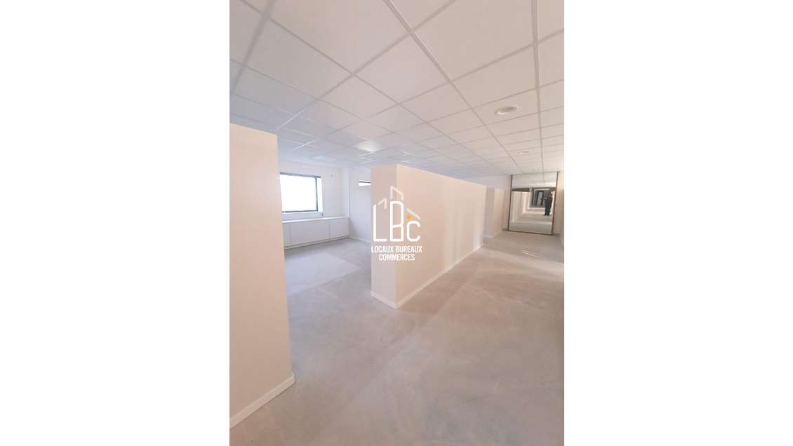 Loue bureaux 299m² au 1er étage à Saint Herblain